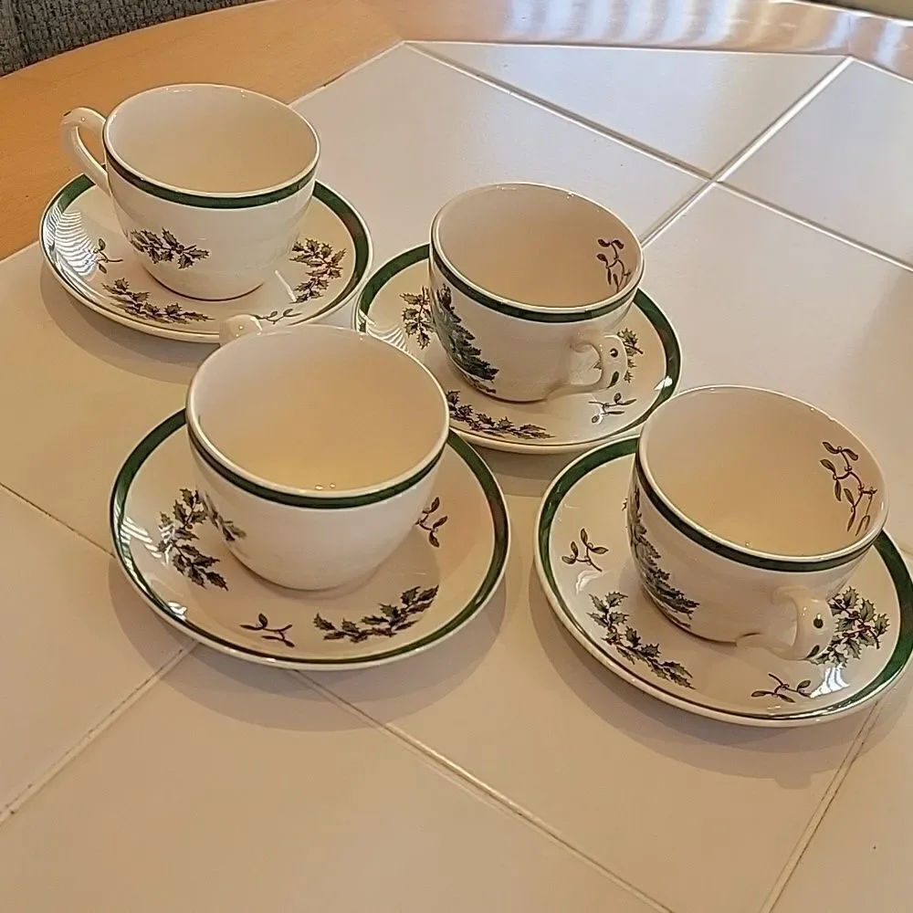 Vintage Spode Christmas tea/saucer 7oz. Set of 4